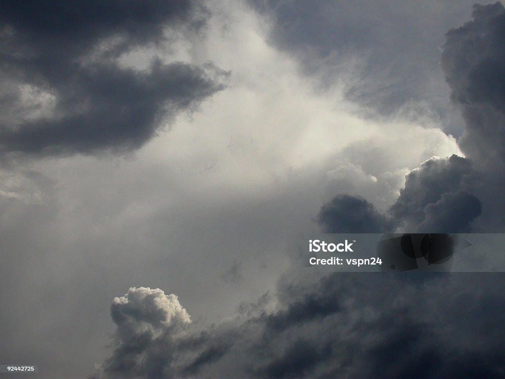 サンダー雲 - カラー画像のロイヤリティフリーストックフォト