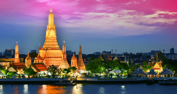 istock Wat Arun Ratchawararam, a Buddhist temple in Bangkok, Thailand 924428840