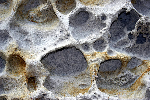химически weatherd песчаник - weatherd стоковые фото и изображения