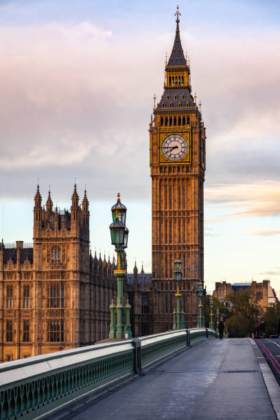 elizabeth tour ou big ben palais de westminster london uk - big ben photos et images de collection