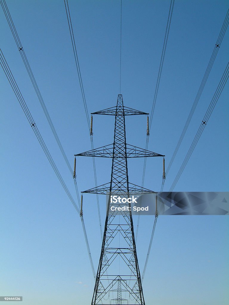 Stromleitungen 002 - Lizenzfrei Aufnahme von unten Stock-Foto
