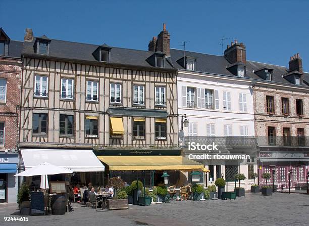 Edifício Francês - Fotografias de stock e mais imagens de França - França, Restaurante, Sul