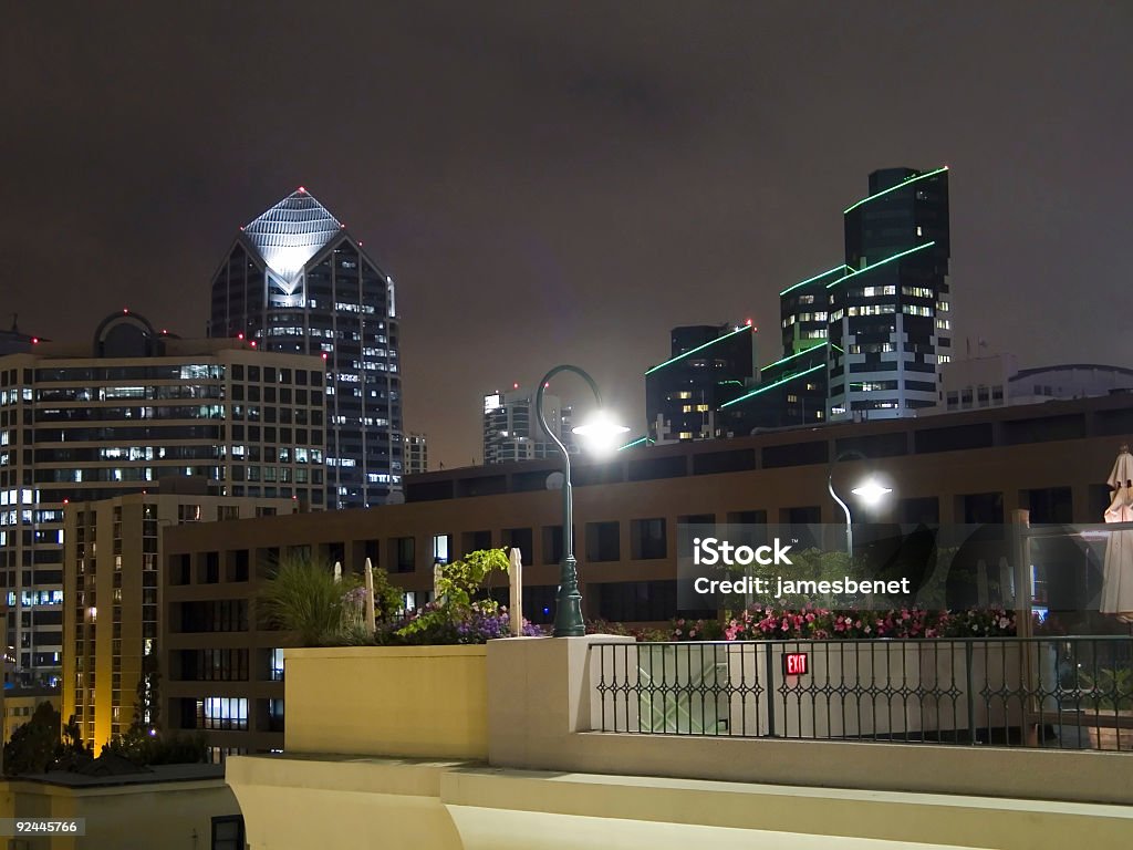 Notte Skyline - Foto stock royalty-free di Ambientazione esterna