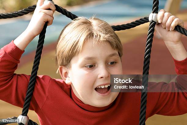 Divertimento Nel Parco Giochi - Fotografie stock e altre immagini di Agilità - Agilità, Allegro, Ambientazione esterna