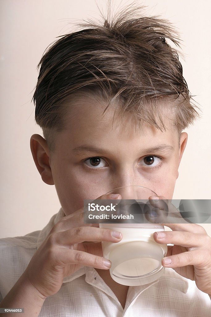 Boire le lait - Photo de Aliment libre de droits