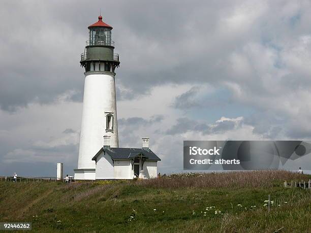 Foto de Yaquina Head Lighthouse Em Oregon e mais fotos de stock de Cloudscape - Cloudscape, Exterior, Exterior de Prédio