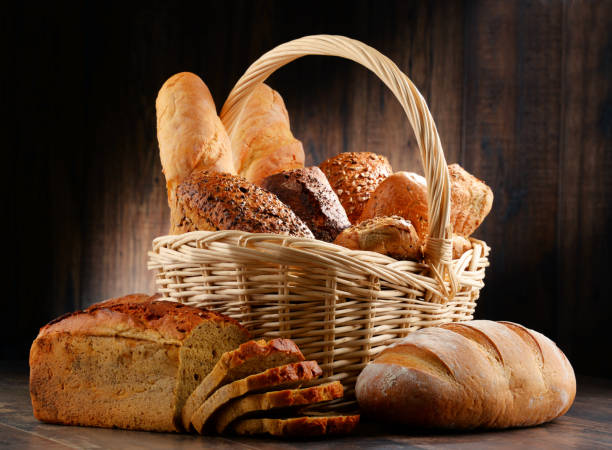 composizione con varietà di prodotti da forno su tavolo in legno - polish bread foto e immagini stock