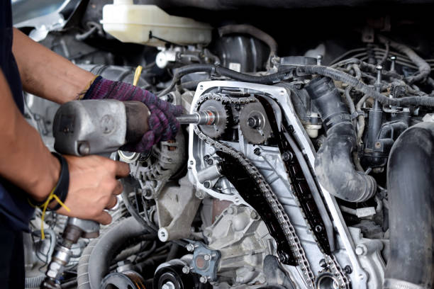 istock Professional mechanic repairing car engine 924464334