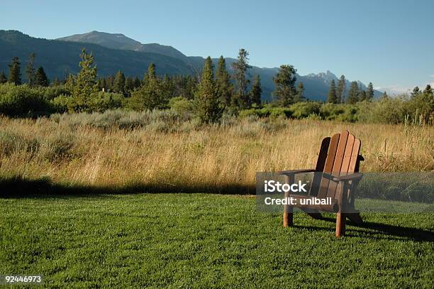 Teton Quintal - Fotografias de stock e mais imagens de Ao Ar Livre - Ao Ar Livre, Cadeira, Cadeira Adirondack