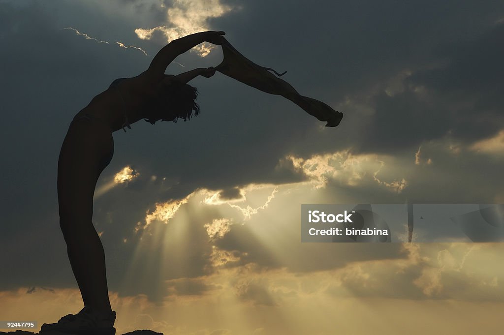 Pôr-do-sol, silhueta de ginástica - Foto de stock de Academia de ginástica royalty-free