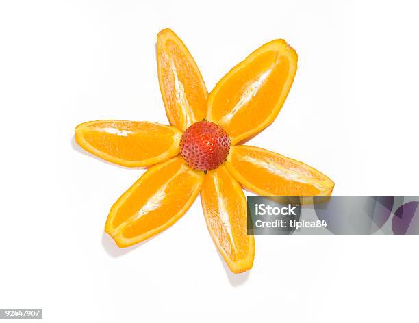 Оранжевый На Strawbery — стоковые фотографии и другие картинки Апельсин - Апельсин, Без людей, Белый