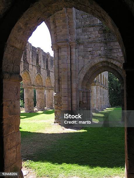 Arches - zdjęcia stockowe i więcej obrazów Anglia - Anglia, Antyczny, Antyki