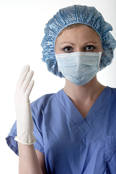 lady cirurgião ficar pronta para a cirurgia - nurse hygiene emotional stress surgeon imagens e fotografias de stock