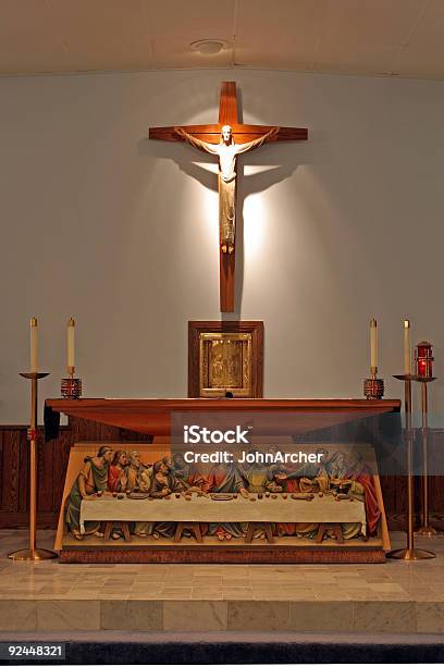 As Igrejasst Michaelaltar E Crucifixo - Fotografias de stock e mais imagens de Altar - Altar, Catolicismo, Congregação