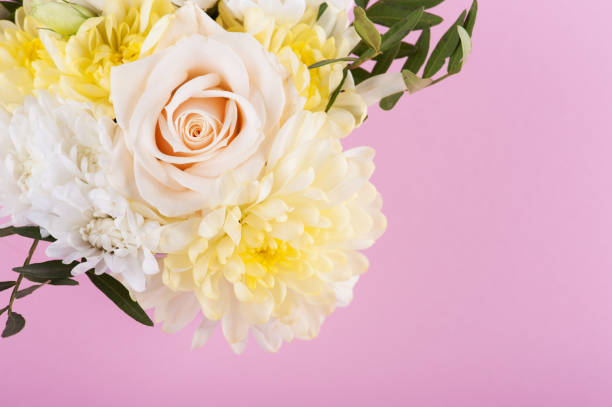 istock Yellow pink bouquet flowers 924483846