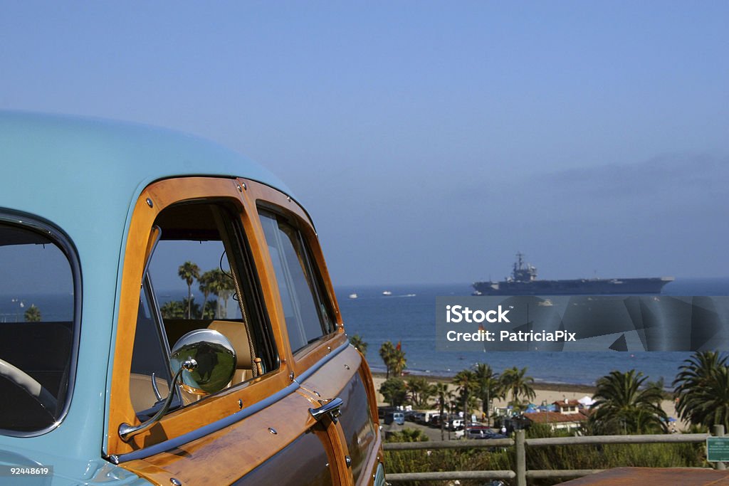 Woody Wagon und USS Reagan - Lizenzfrei Auto Stock-Foto