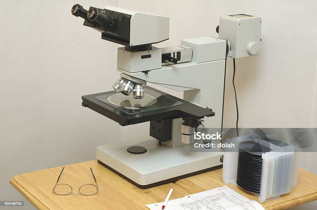 Microscopio de investigación - Foto de stock de Aspiraciones libre de derechos