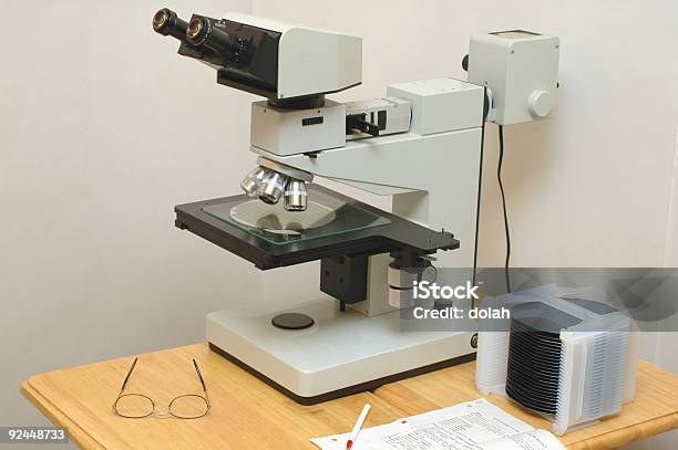 Microscópio De Investigação - Fotografias de stock e mais imagens de Aspiração - Aspiração, Biologia, Caneta