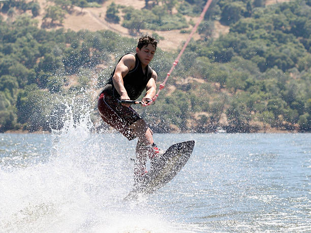 ragazzo wakeboarding - life jacket little boys lake jumping foto e immagini stock