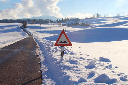 Road, snow, traffic sign
