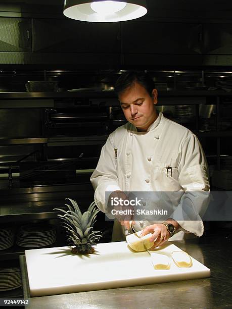 Lo Chef - Fotografie stock e altre immagini di Ananas - Ananas, Cuoco, Adulto