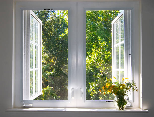 sunsplashed window - raam stockfoto's en -beelden