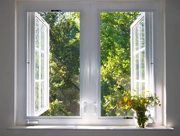 sunsplashed janela - house windows - fotografias e filmes do acervo