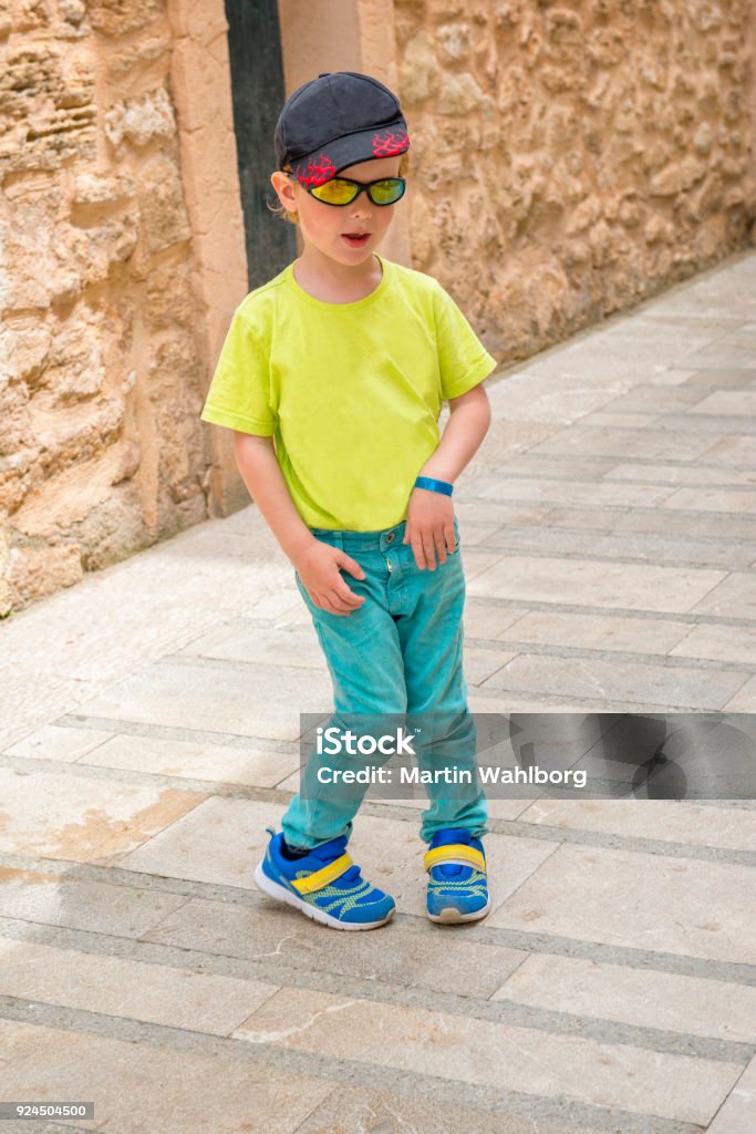Small Boy Really Needs To Pee Stock Photo - Download Image Now - Urinating,  Pants, Child - iStock