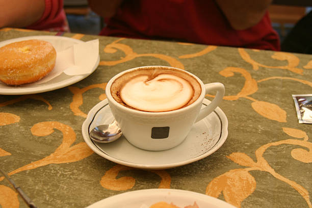 capuchino en la toscana de sol - tuscany florence italy chianti region italy fotografías e imágenes de stock