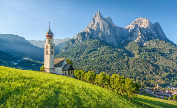 seis am schlern, dolomity, południowy tyrol, włochy - san valentino zdjęcia i obrazy z banku zdjęć