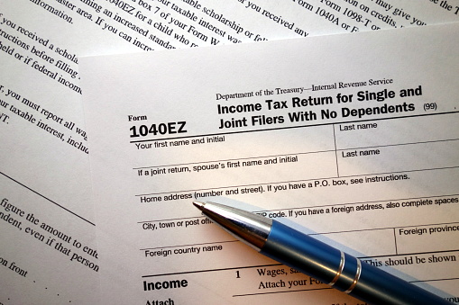 1040EZ form, income tax return for single and joint filers