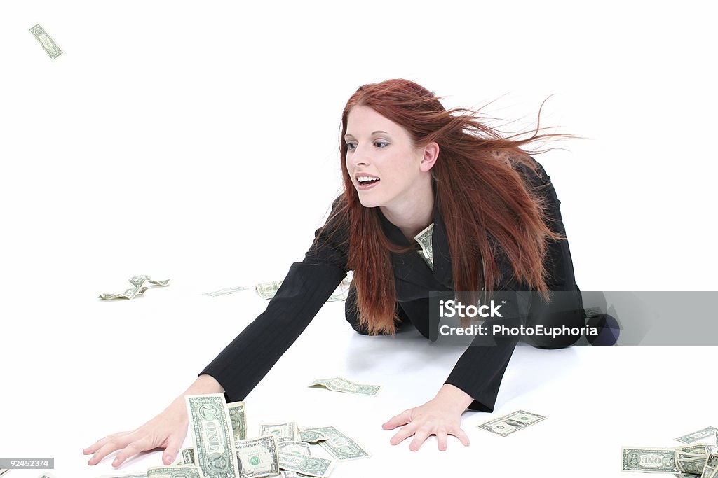 Красивая молодая Деловая женщина на полу руку вверх наличные - Стоковые фото Американская валюта роялти-фри
