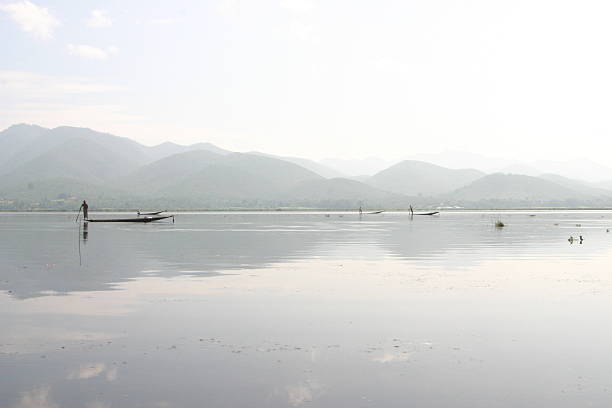 istock Early morning lakeview 92452669