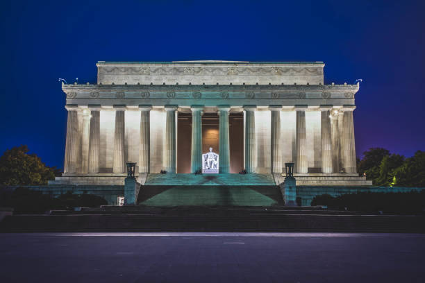 istock Dusk at the Lincoln Memorial 924527824
