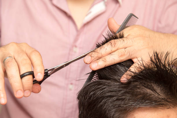 istock men's haircut with scissors at salon 924528588