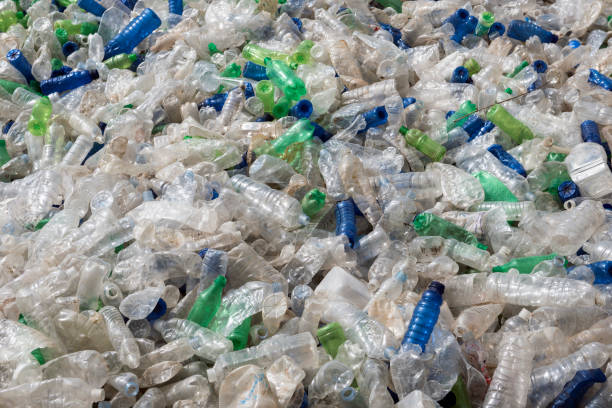 plastic bottle garbage recycling - polyethylene terephthalate imagens e fotografias de stock