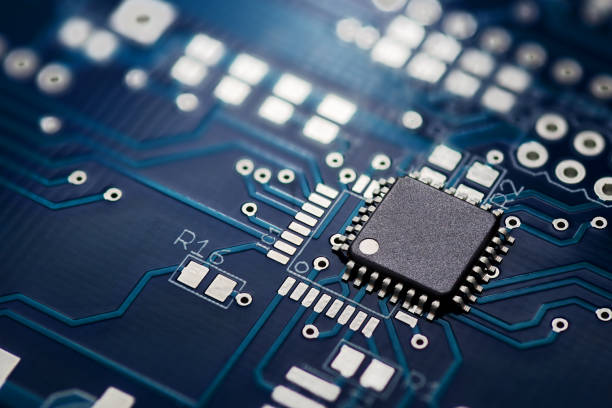 プリント回路基板とチップ - electronics industry circuit board computer chip engineering ストックフォトと画像