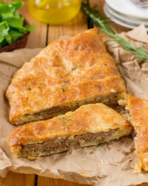 istock Meat pie with puff pastry, minced beef, and potatoes 924536986
