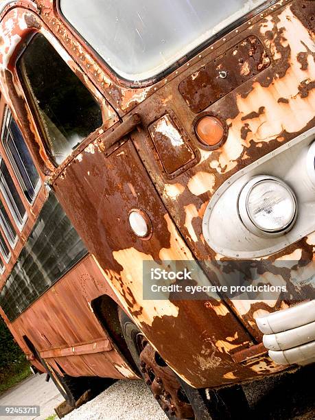 Rusty Bus Zwei Stockfoto und mehr Bilder von Alt - Alt, Altertümlich, Berufliche Beschäftigung