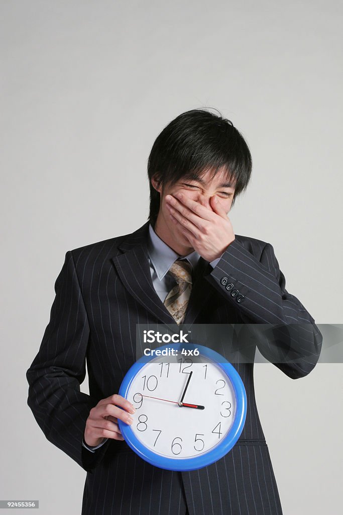 Ha Ha.businessman держит часы - Стоковые фото Азия роялти-фри