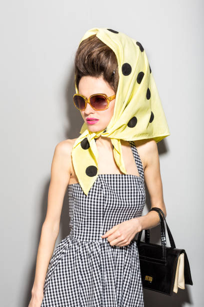 istock Sexy shopping woman 924554028