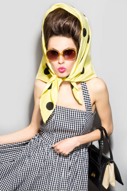 istock Sexy shopping woman 924554064