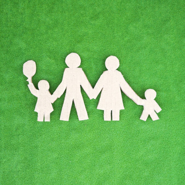 istock Happy paper family 924554674