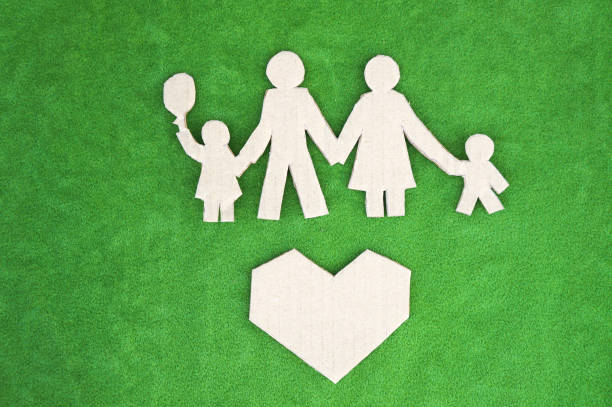 istock Happy paper family 924554690