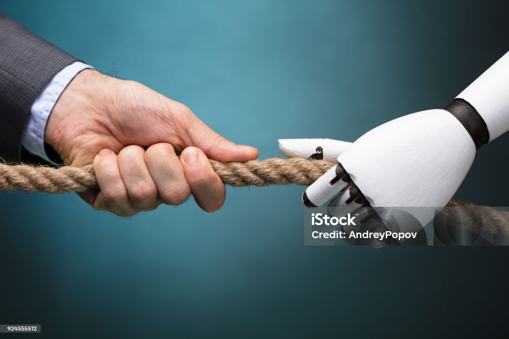 Empresario y Robot jugando tira y afloja - Foto de stock de Personas libre de derechos