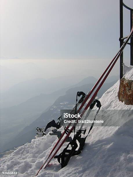 Al Vertice - Fotografie stock e altre immagini di Alpi - Alpi, Alpinismo, Ambientazione esterna