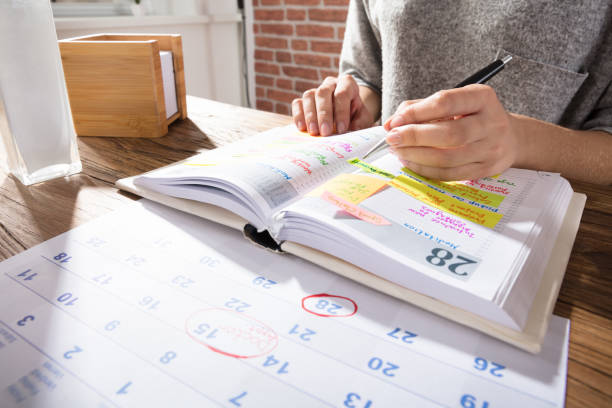 istock Businesswoman Marking Schedule On Calendar 924558558