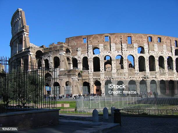 Foto de Coliseu e mais fotos de stock de Anfiteatro - Anfiteatro, Arco - Característica arquitetônica, Arquitetura