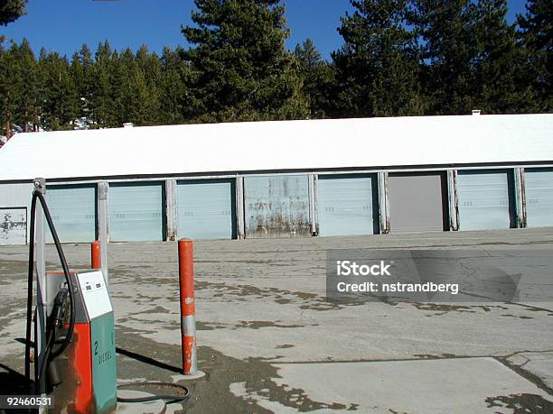 Foto de Diesel Garagens e mais fotos de stock de Branco - Branco, Califórnia, Caminhão