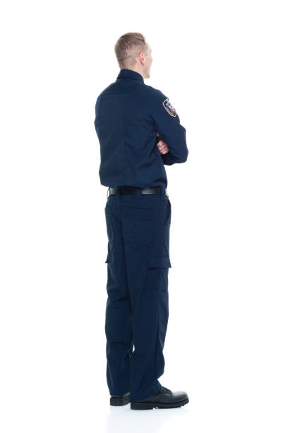 istock Handsome and friendly looking policeman with arms crossed 924609310